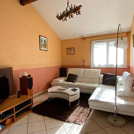 Maison Avec Beau Jardin Arbore Villa