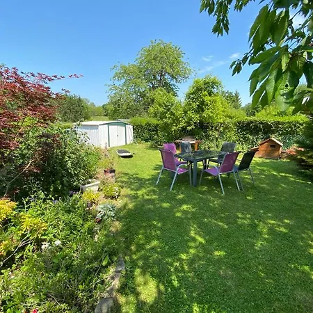 Maison Avec Beau Jardin Arbore Villa